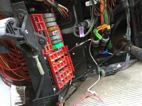I am looking for a the schematic on the vehicle side Would anyone be able to help me out with the wiring diagram It would be much appreciated. . Peterbilt 386 fuse box diagram